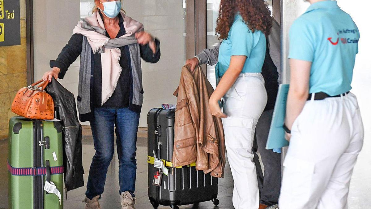 Arrival of travelers at Gran Canaria Airport. Arrival of travelers at Gran Canaria Airport.