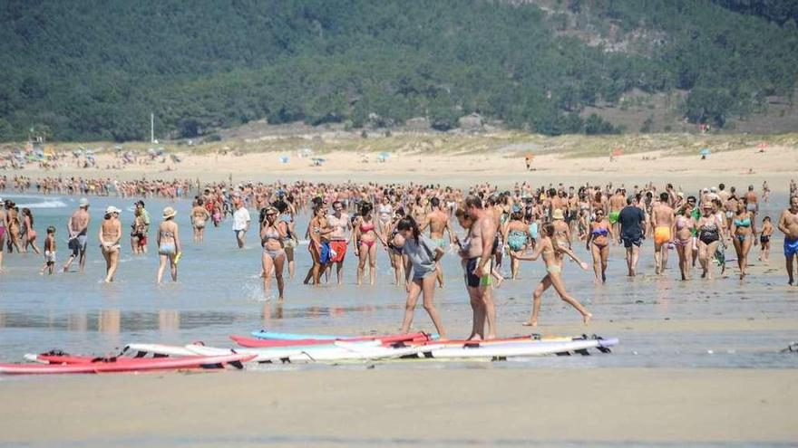 La playa de A Lanzada es uno de los emblemas turísticos de la comarca arousana. // Iñaki Abella