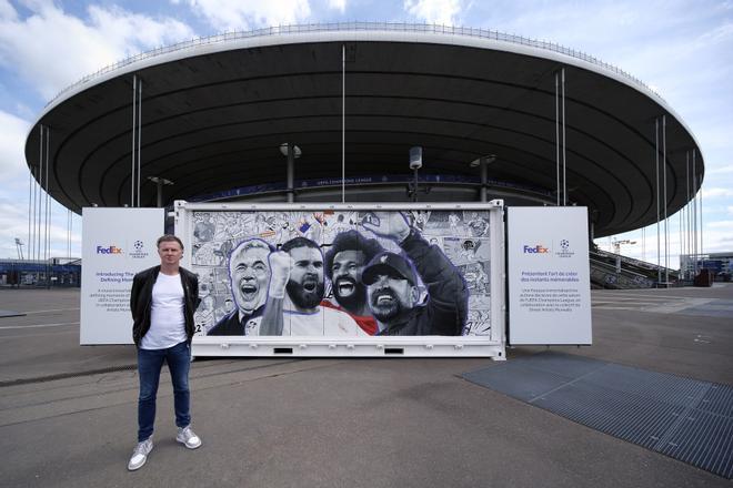 El increíble mural que preside el Stade de France para la final de la Champions