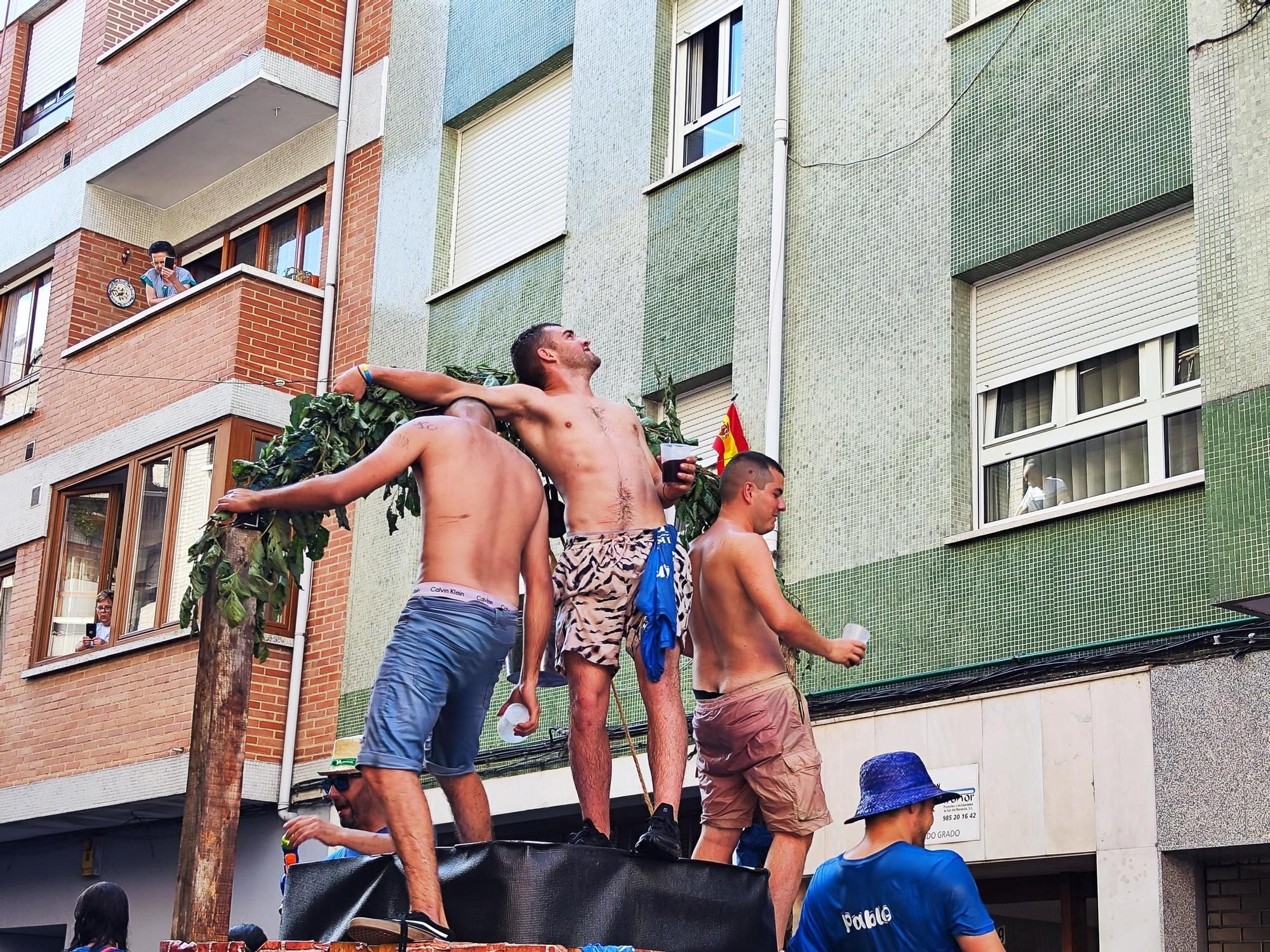 Grado se remoja por Santiago y Santa Ana