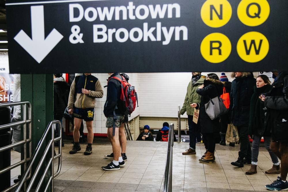 Los neoyorquinos toman el metro sin pantalones