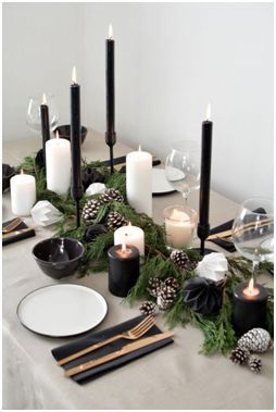 Mesa navideña en blanco y negro para un estilo sofisticado.