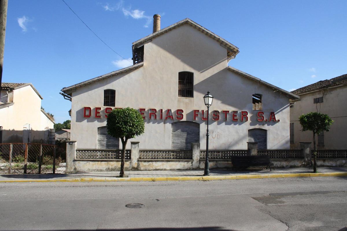 Imagen de la fábrica de licores que también perteneció a Feliciano Fuster, hoy propiedad del Ayuntamiento.