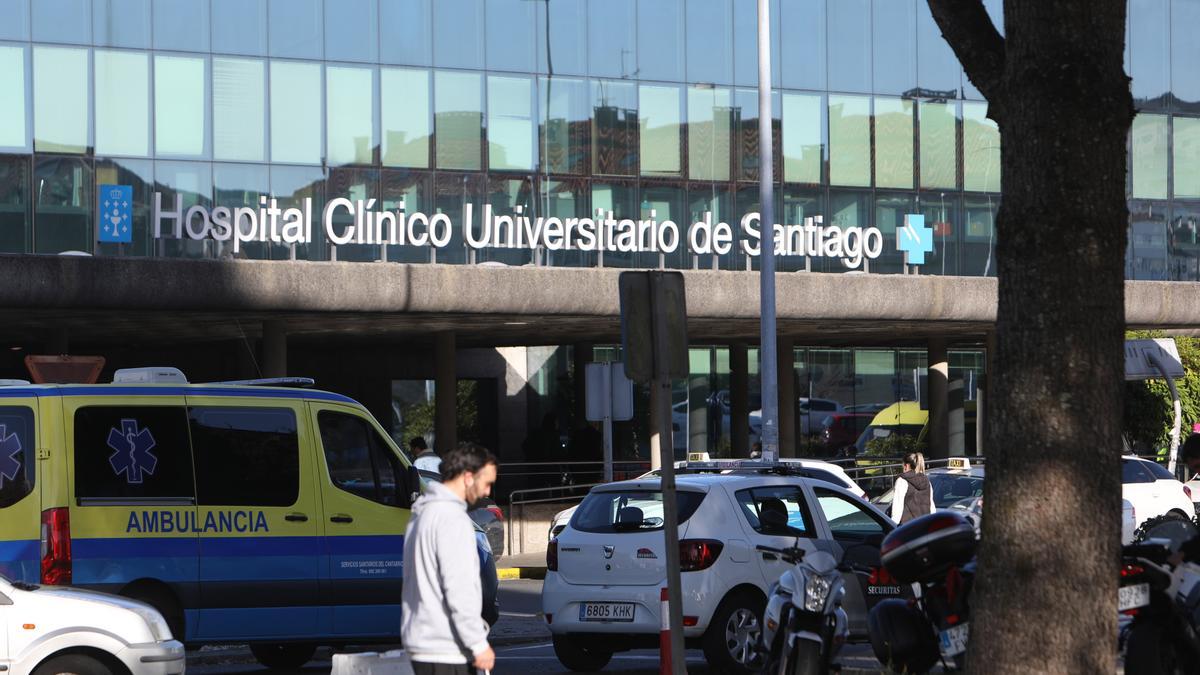 Entrada  principal del Hospital Clínico Universitario de Santiago.