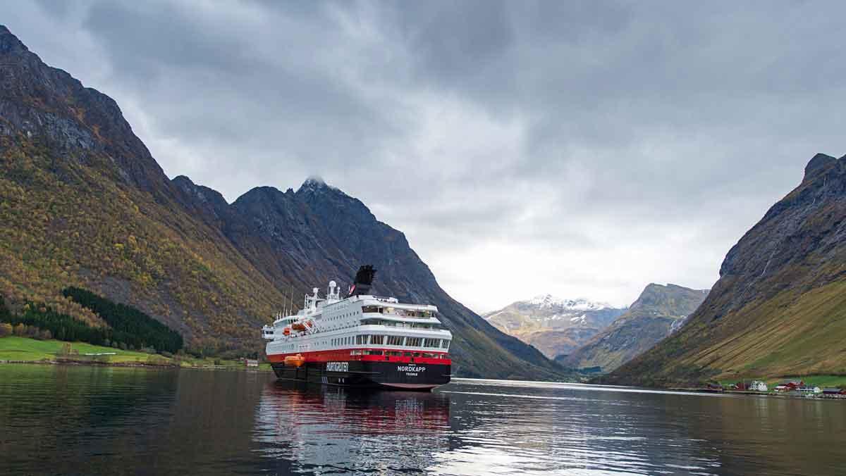 Buque de expedición de Hurtigruten.