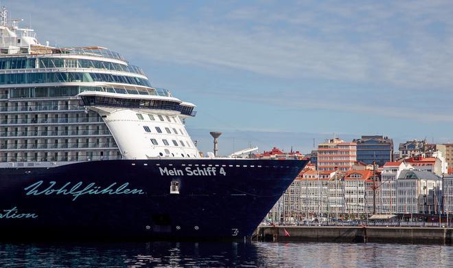 Crucero en el puerto de A Coruña.