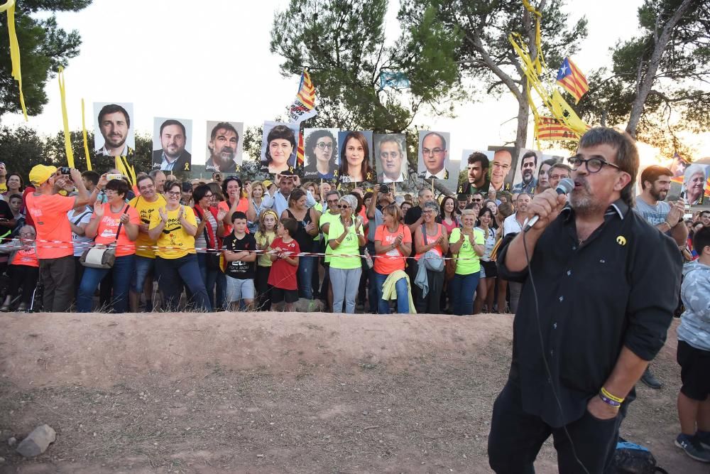 Una multitud omple Lledoners com mai en la vigília de 1-O