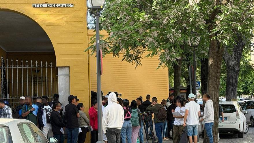 El Ayuntamiento de Sevilla refuerza su Registro General para aliviar el atasco por el decreto de regularización de inmigrantes