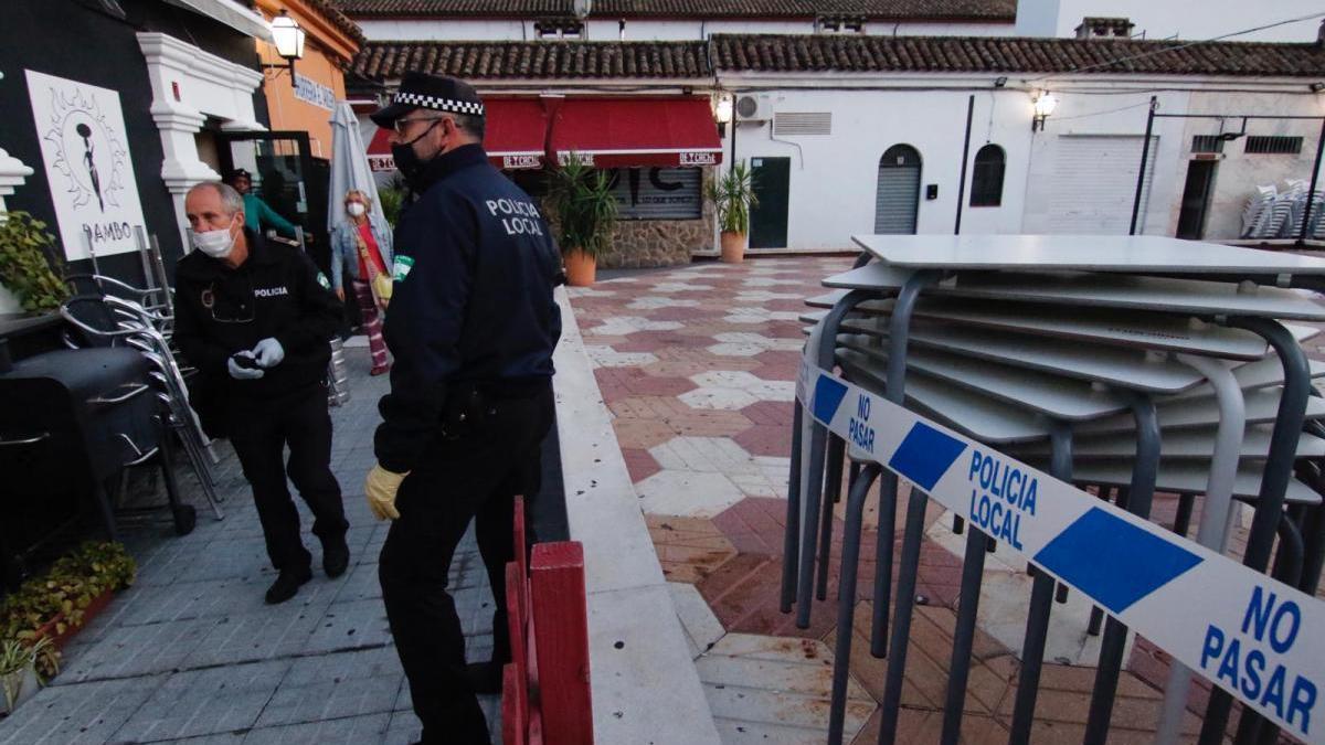 Desescalada en Córdoba: La Policía Local precinta la terraza de dos establecimientos y sanciona a otro por incumplimiento de las medidas en la fase 1