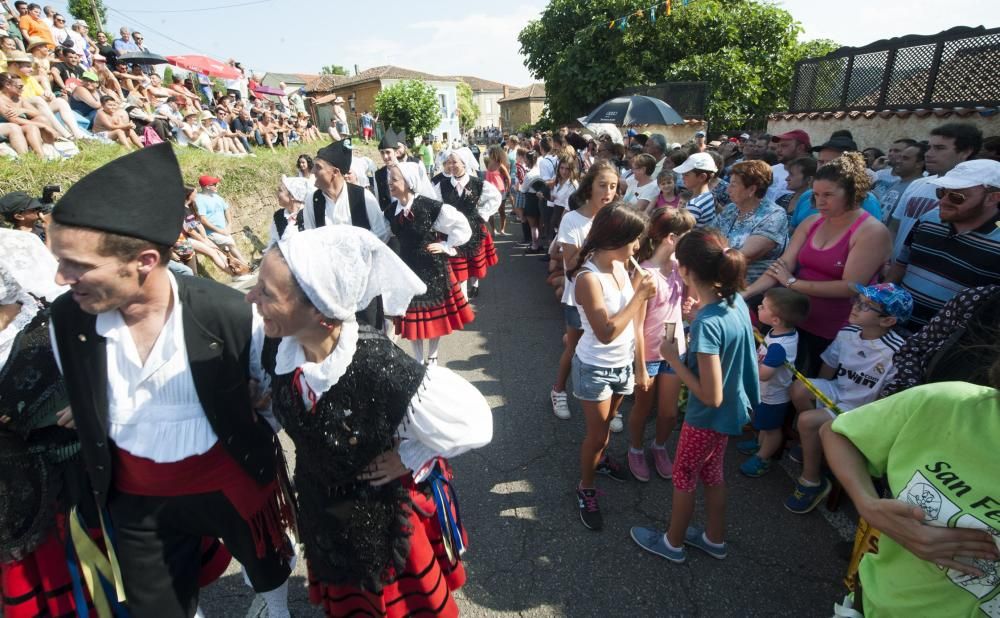 Desfile de carrozas en Valdesoto