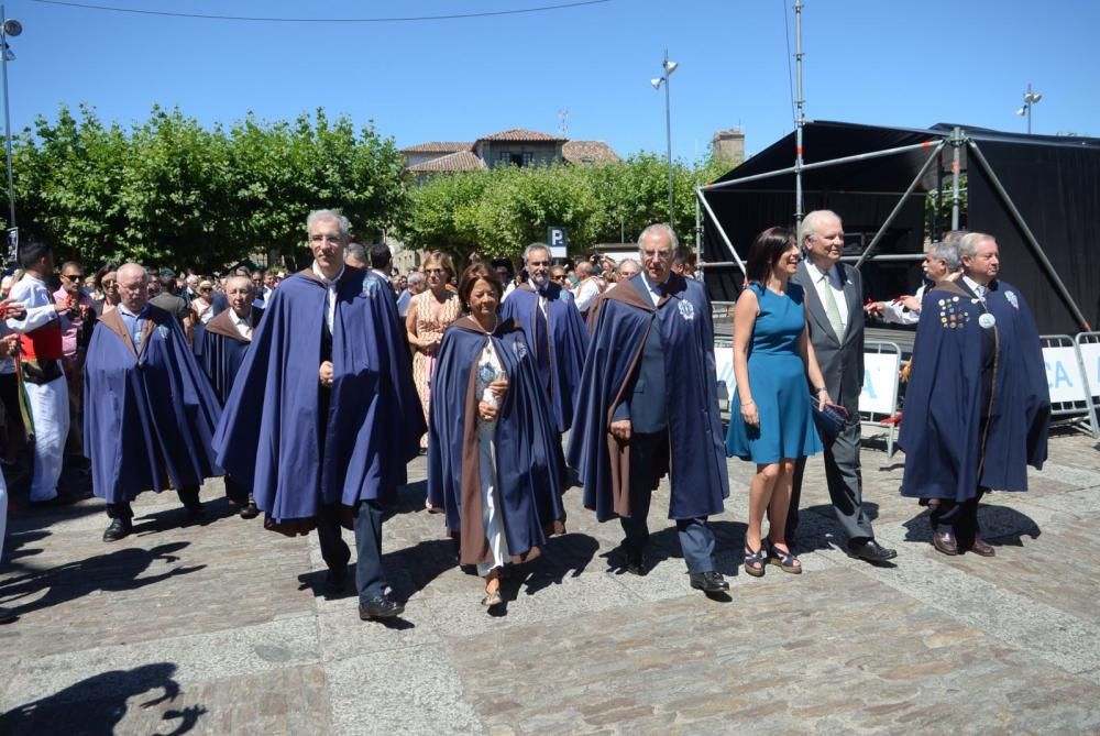 Alberto Núñez Feijóo presidió un acto en el Pazo de Fefiñáns en el que el protagonista inesperado fue el intenso calor.