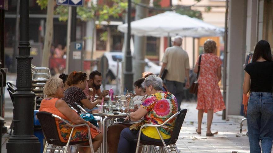 El fin de la campaña de verano se traduce en 242 parados más en la Costera, la Vall d'Albaida y la Canal de Navarrés