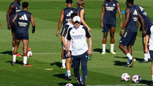 El entrenador del Real Madrid, Carlo Ancelotti, en un entrenamiento en la ciudad deportiva de Valdebebas.