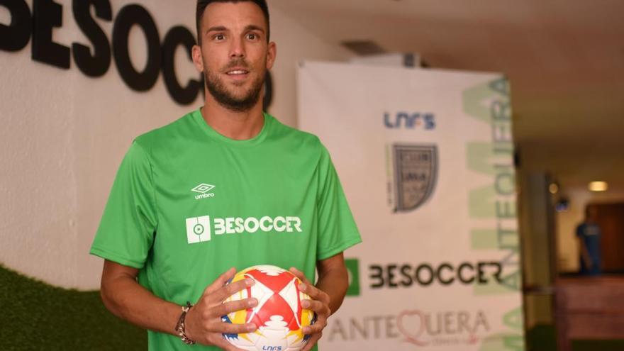 Juan Antonio Conejo, ayer, en las instalaciones de BeSoccer en Málaga capital.