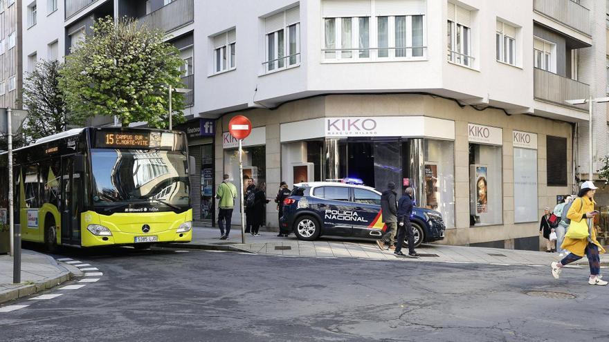 Los ladrones actúan de nuevo en Santiago: tercer robo en poco más de un año en la tienda Kiko Milano