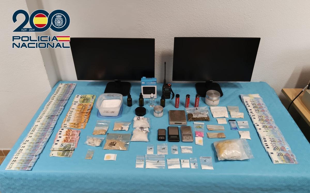 Droga y dinero incautados por la Policía Nacional en el municipio de San Bartolomé de Tirajana a un detenido que pretendía viajar a Barcelona