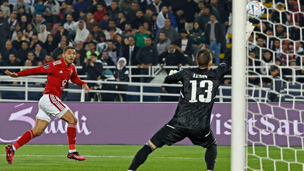 Lunin, en acción contra el Al Ahly