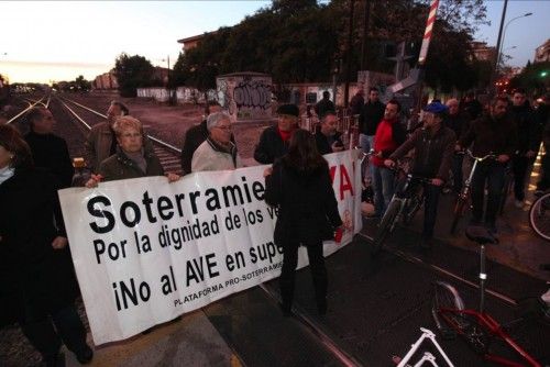 Doscientas personas marchan en recuerdo al ciclista arrollado por el tren en Murcia