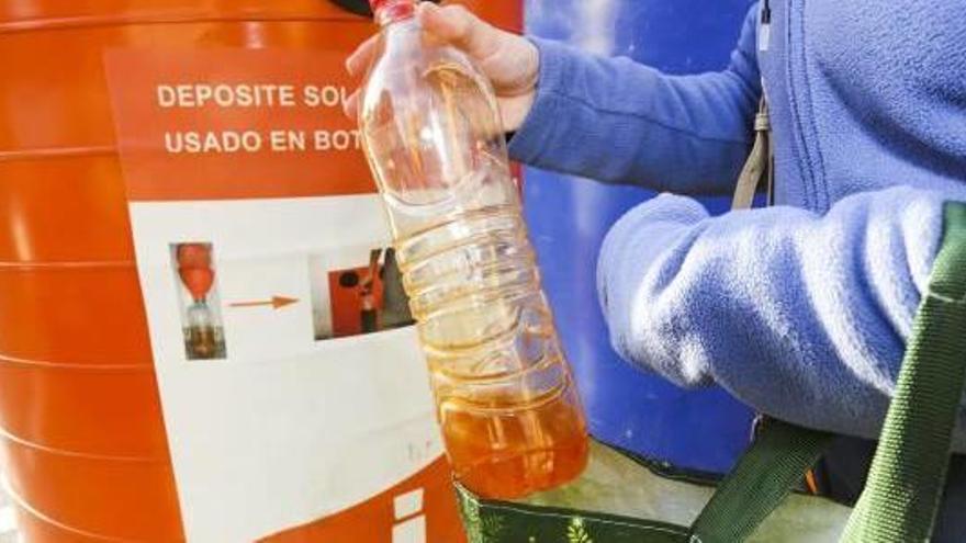 Elche tendrá contenedores de aceite usado un año después de aprobarse por pleno