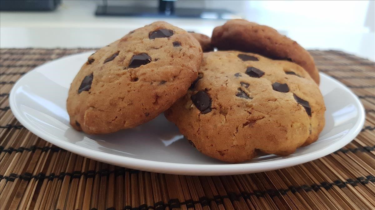 Galletas con nueces y pepitas de chocolate de la lectora Montse Salinas.