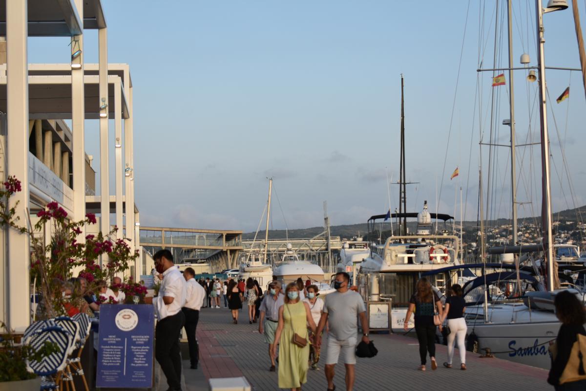 Marina El Portet cuenta con todos los atractivos turísticos para pasar unas grandes vacaciones.