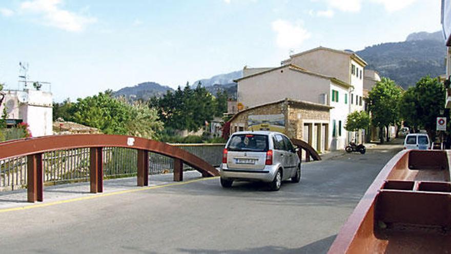El puente que une la calle Andreu Coll con Cas Jurat.