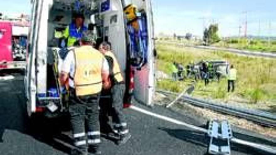 Otro accidente en la rotonda del Junquillo de Cáceres causa cinco heridos, dos de ellos graves