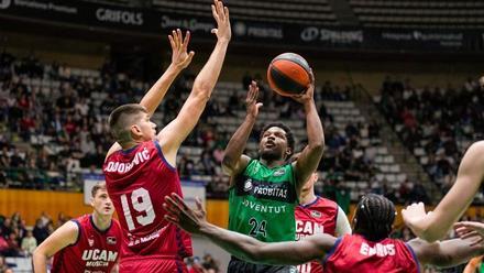 Acción del encuentro entre Joventut y UCAM