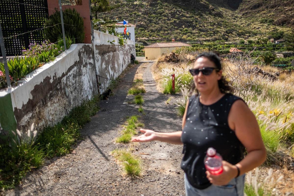 Vecinos de Igueste de Candelaria protestan por el bloqueo de un paso de servidumbre