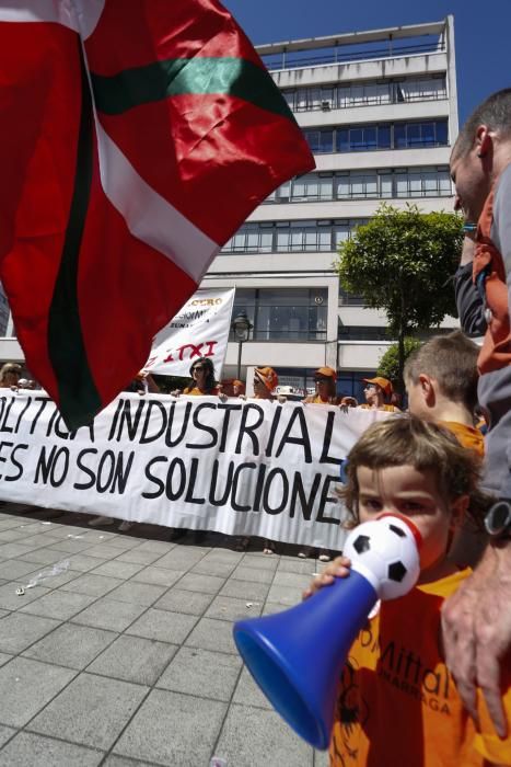 Los trabajadores de Arcelor de Zumárraga y Sestao se manifiestan en Avilés