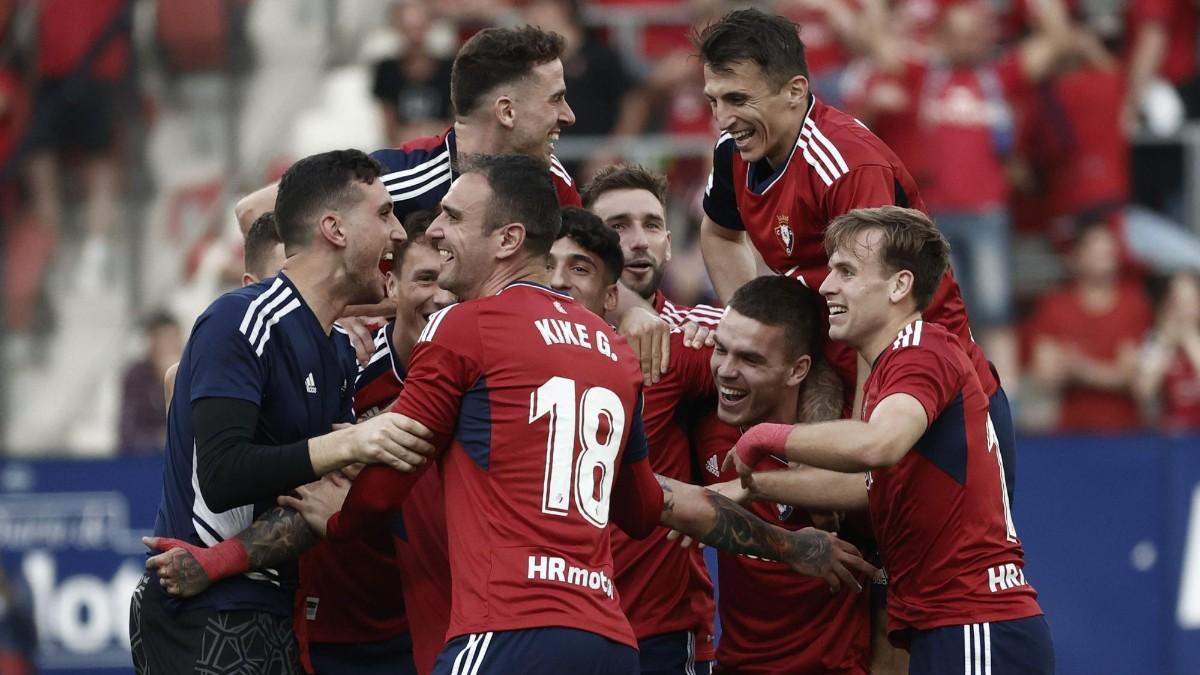 Los jugadores de Osasuna celebran un gol