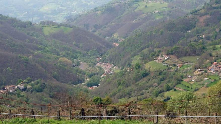 El valle de San Juan, visto desde el límite con el concejo de Langreo.