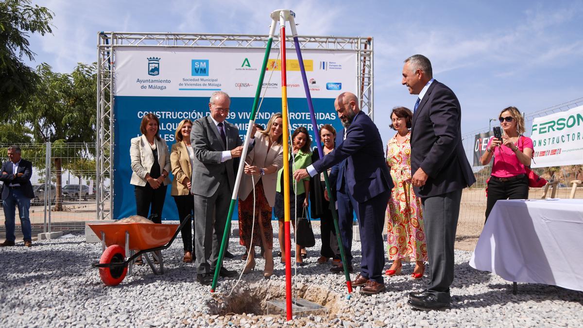 Primera piedra de otras dos promociones en el futuro barrio de VPO en Málaga.