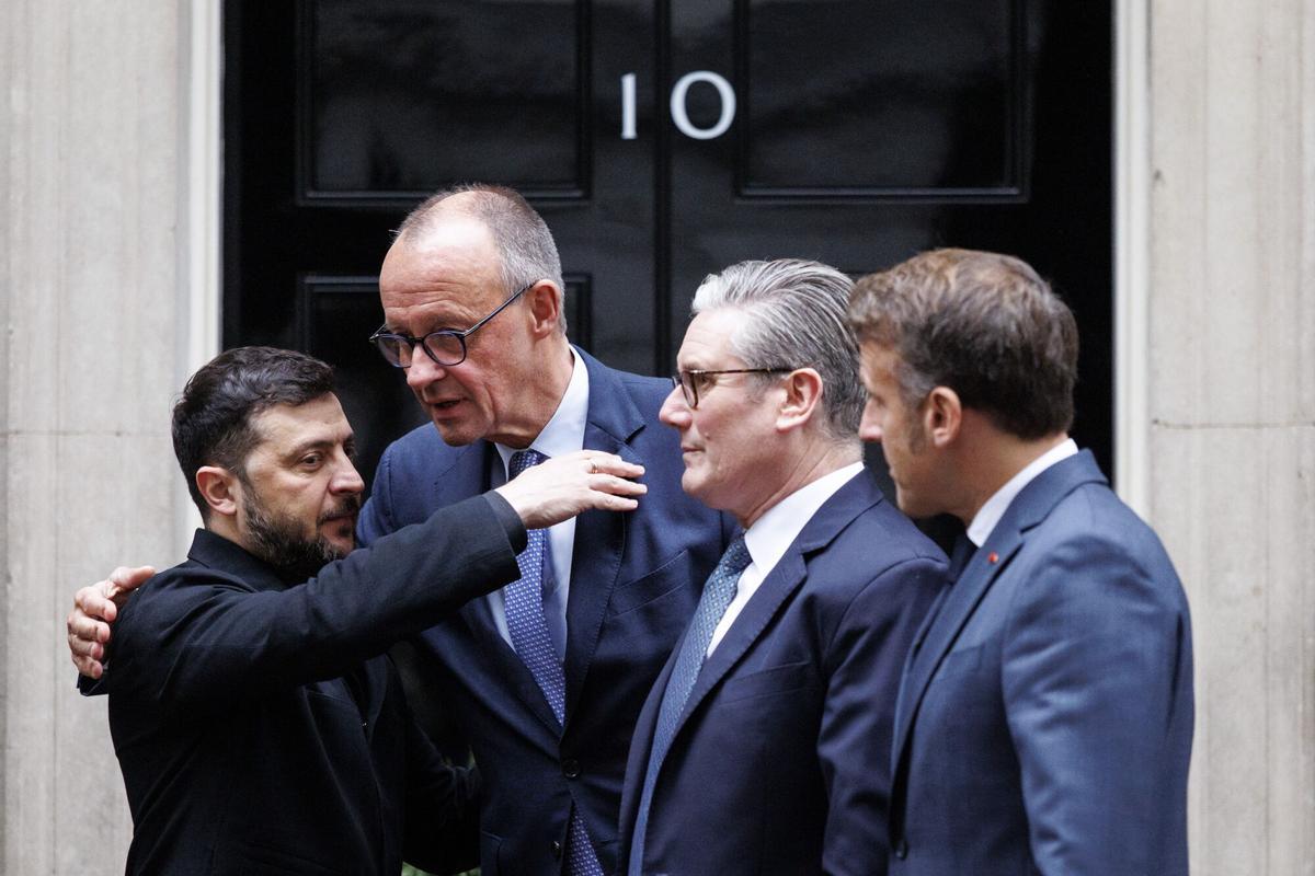 Zelenski, Merz, Starmer y Macron, este lunes, tras su reunión en la residencia oficial del primer ministro británico.