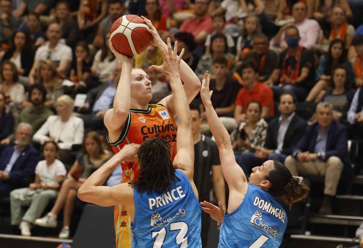 Primer partido de la Final de la Liga Endesa Femenina 2023 entre Valencia Basket y Perfumerías Avenida.