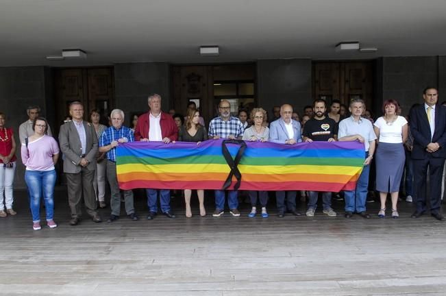 MINUTO DE SILENCIO FALLECIDOS PUB GAY ORLANDO EEUU