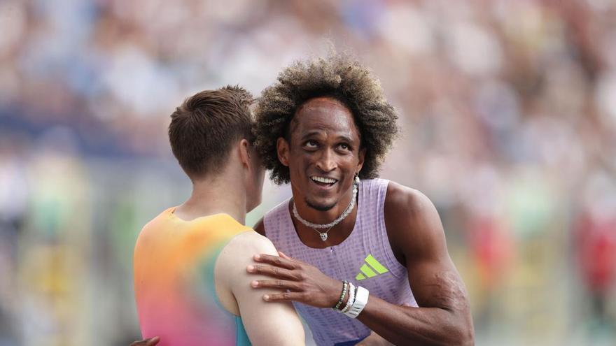 Alison Dos Santos batte il record del mondo dei 400 metri ostacoli con 45.80