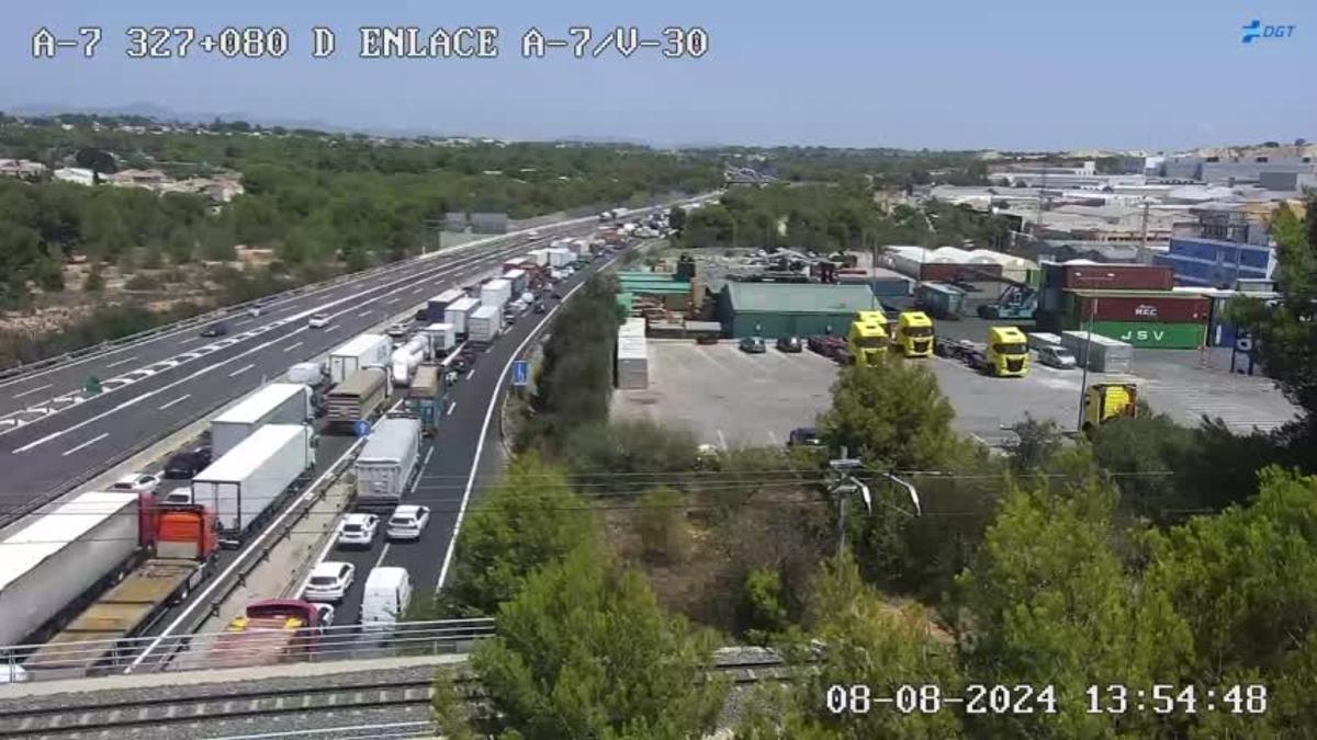 El bypass colapsado a su paso por Paterna