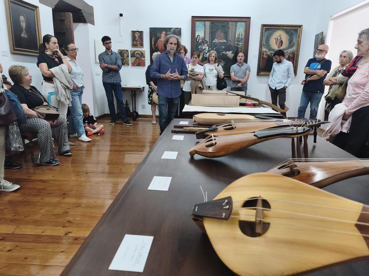 GALERÍA | La viola medieval, protagonista de una exposición en Toro