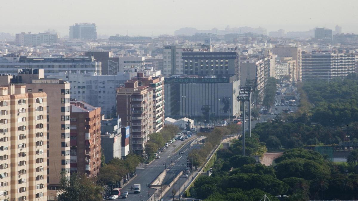 Vista de viviendas frente al jardín del Túria.