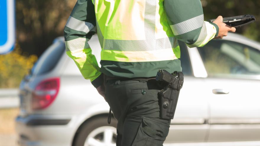 Los trucos de la Guardia Civil para colocar bien los retrovisores