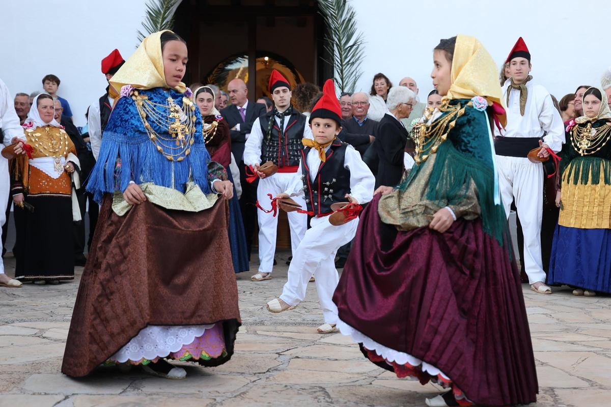 Descubre las mejores imágenes de las fiestas patronales de la Cala Sant Vicent