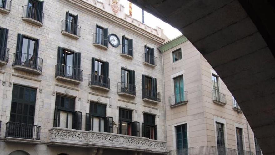 Els CDR ocupen l&#039;Ajuntament de Girona en protesta per la suspensió dels concerts i les barraques de Fires