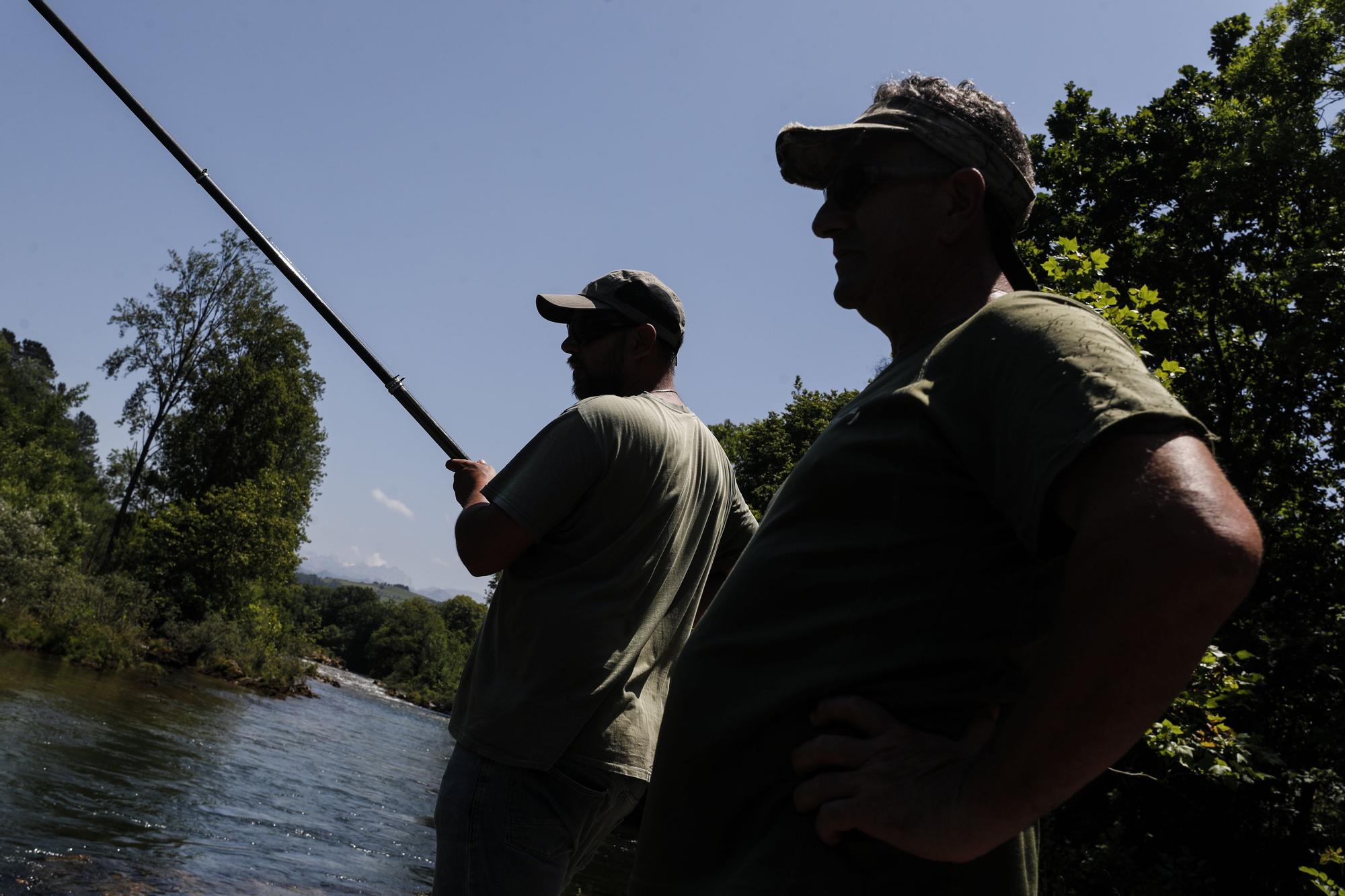 Temporada del salmón en Asturias: último día de pesca con cebo