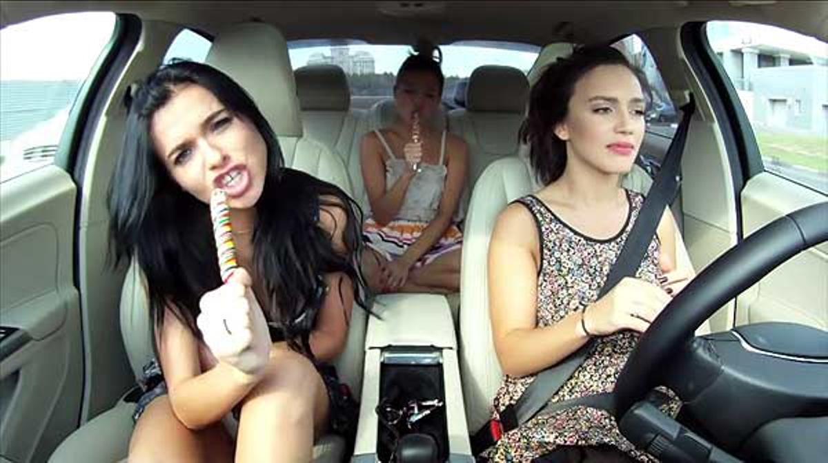 Videoclip de la cançó ’Mama lover’, a càrrec del grup Serebro.