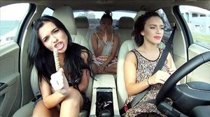 Videoclip de la cançó ’Mama lover’, a càrrec del grup Serebro.