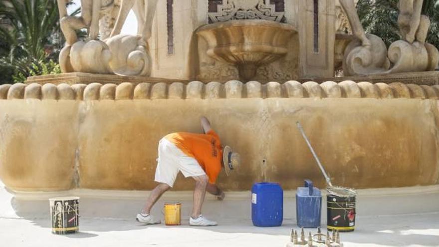 El Ayuntamiento gasta 7.000 euros en reparar las grietas de Luceros