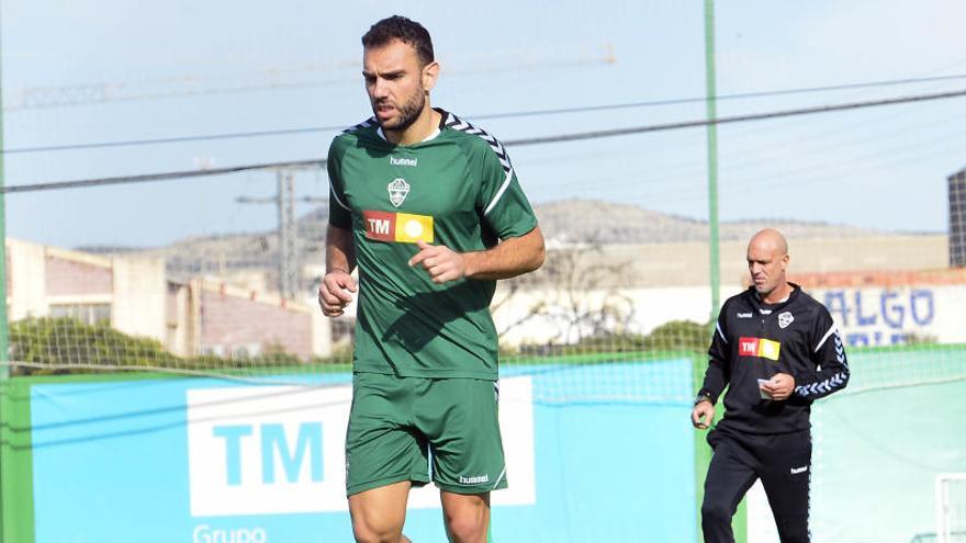 Gonzalo Verdú, entrenando en el campo anexo