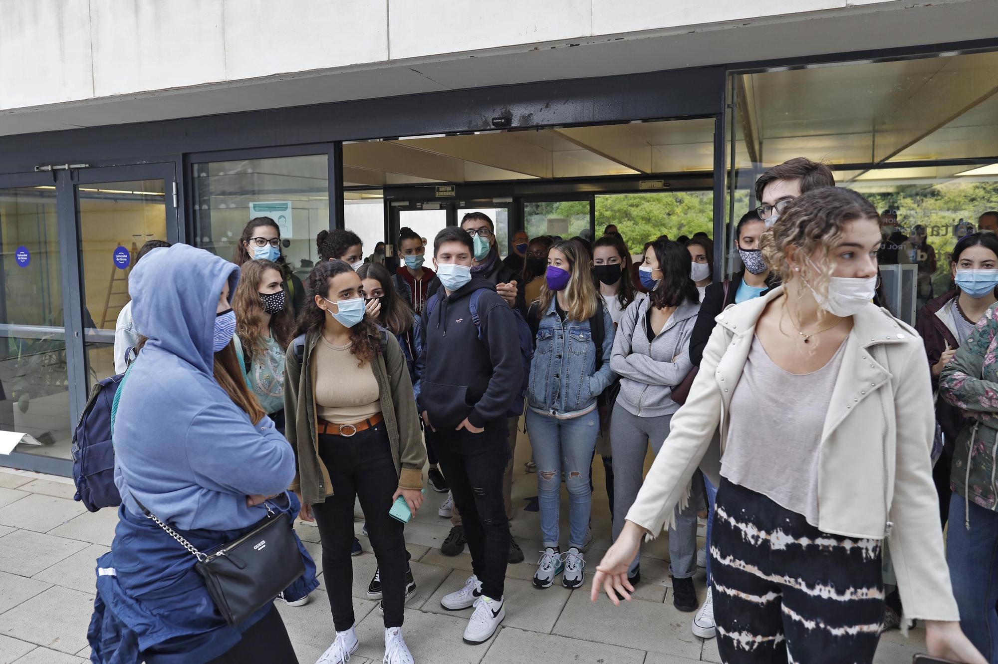 Nova protesta contra l'obligatorietat de la tercera llengua a la UdG