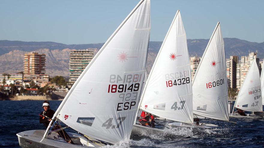 En la Semana Náutica hay competiciones de Vela Ligera, Crucero, Pesca y Remo